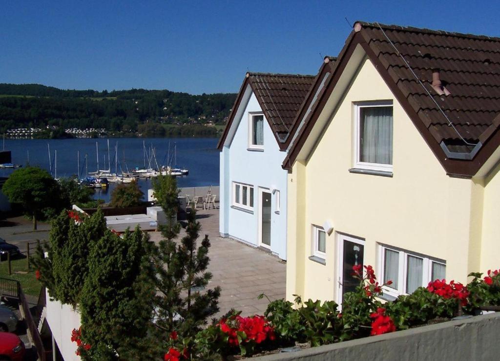 Gemutliche 93M2Fewo Mit 2 Schlafzimmern Und Seitlichem Seeblick Vom Balkon Scheid  Exterior photo