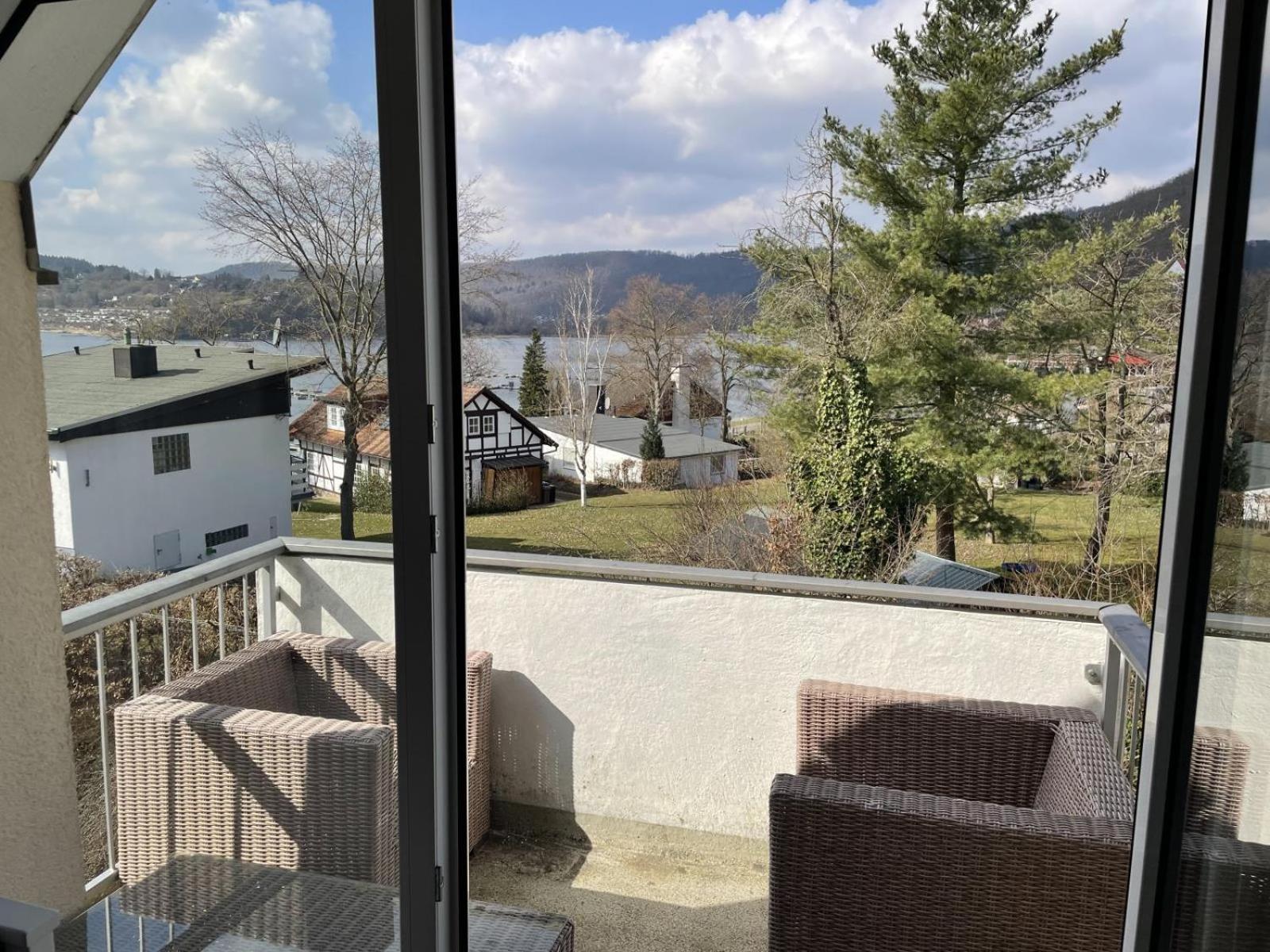Gemutliche 93M2Fewo Mit 2 Schlafzimmern Und Seitlichem Seeblick Vom Balkon Scheid  Exterior photo